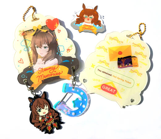 Photocard holder keychain inspired by the raffle event in Umamusume. In the game, there's a chance you can win hot spring tickets for two, and you can earn the achievement "Steamy Memories." My photos feature Maruzensky because she is the first horse I got