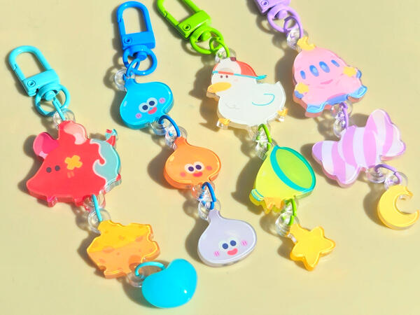 Linked keychains inspired by Dragon Quest as well as Hololive (Mr. Squeaks, Subatomo, and Lunaito)