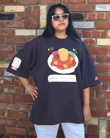 T-Shirt inspired by the deluxe carrot hamburger steak prize in Umamusume. It features a sleeve detail that has all the stat bonuses from getting this item in the raffle!